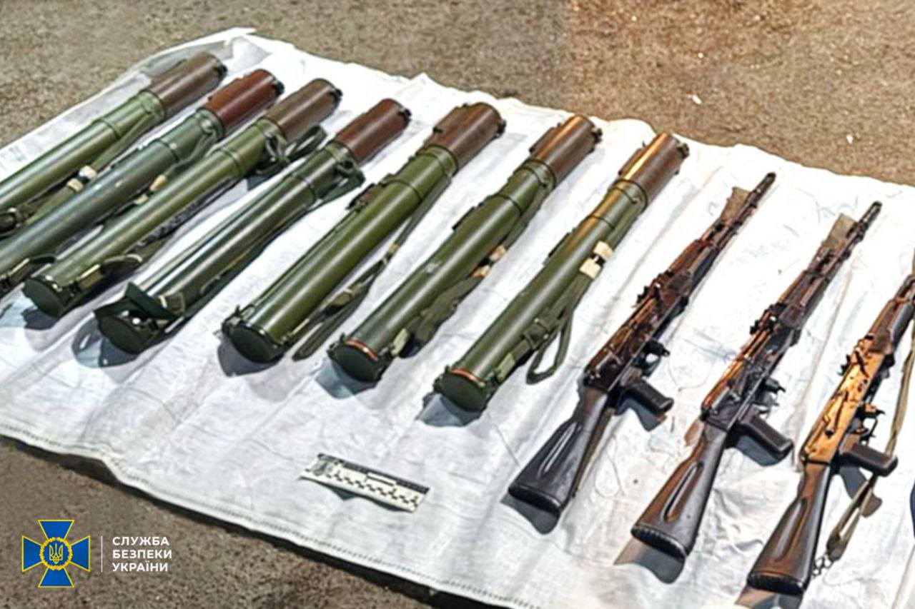 вилучена зброя та боєприпаси