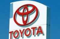 Продажи Toyota в Китае сократились вдвое
