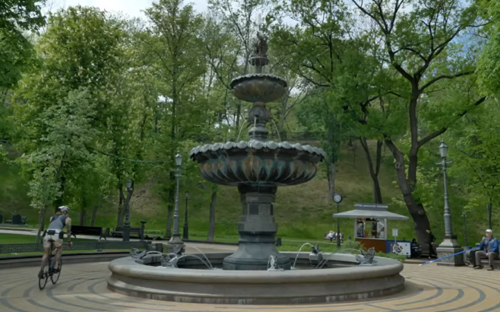 В Киеве запустили фонтаны на Владимирской горке, в парках Шевченко и "Победа"