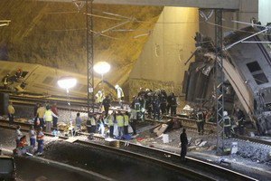 Число жертв железнодорожной катастрофы в Испании выросло до 80