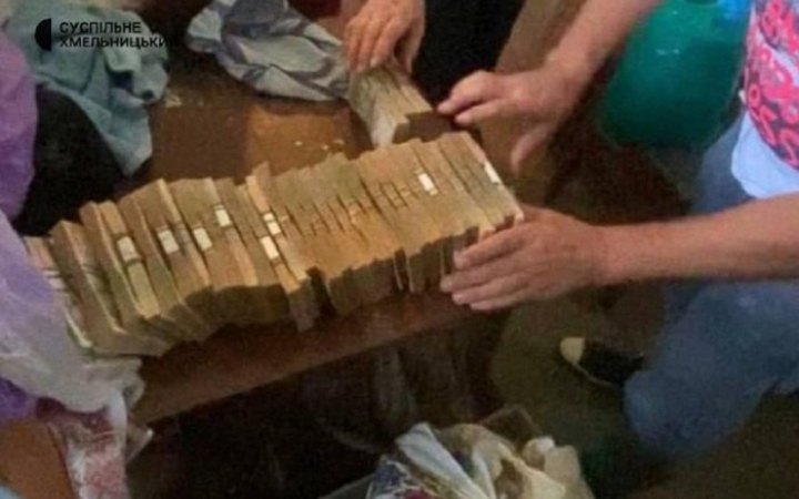 У колишньому соборі УПЦ МП в Хмельницькому знайшли майже 2 млн гривень "заощаджень" митрополита