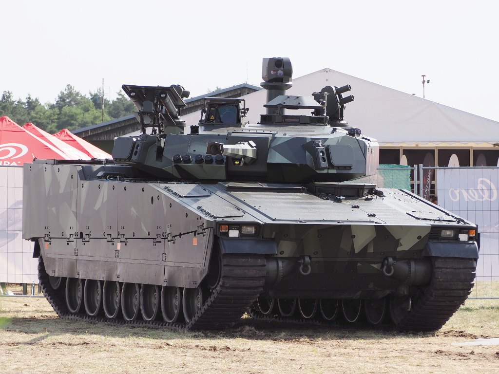 БМП CV90