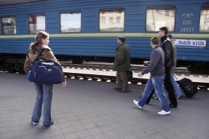 Оппозиционеров снимают с поездов, следующих в Киев