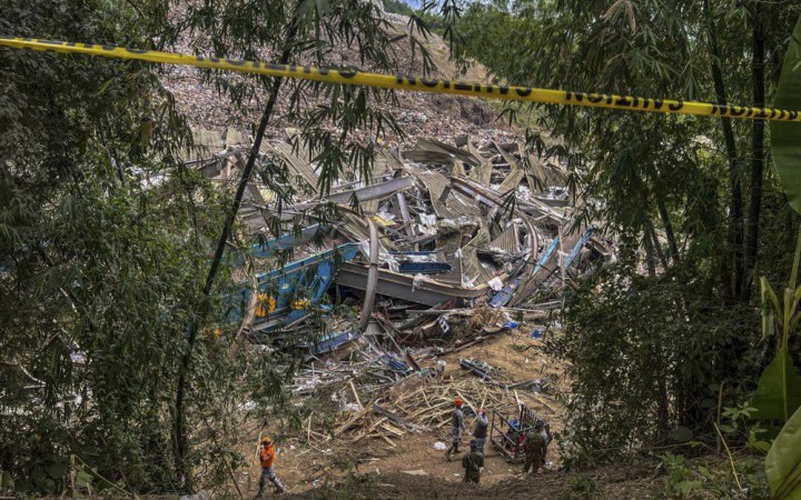 Рятувальники шукають десятки людей, які зникли після зсуву на сміттєзвалищі на Філіппінах