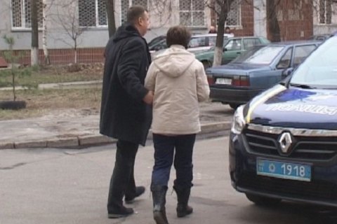 У Києві жінка викинула з вікна багатоповерхівки тяжкохворого чоловіка