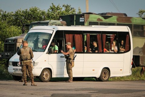 На блокпосту неподалік Маріуполя пособника бойовиків зняли з рейсового автобуса