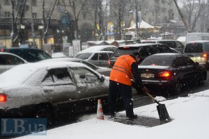 Сильный снегопад парализовал Киев