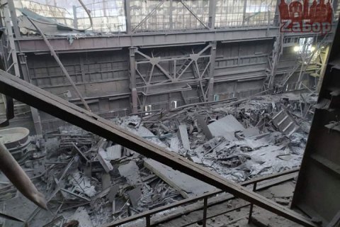 У Запоріжжі в цеху феросплавного заводу Коломойського обвалився дах