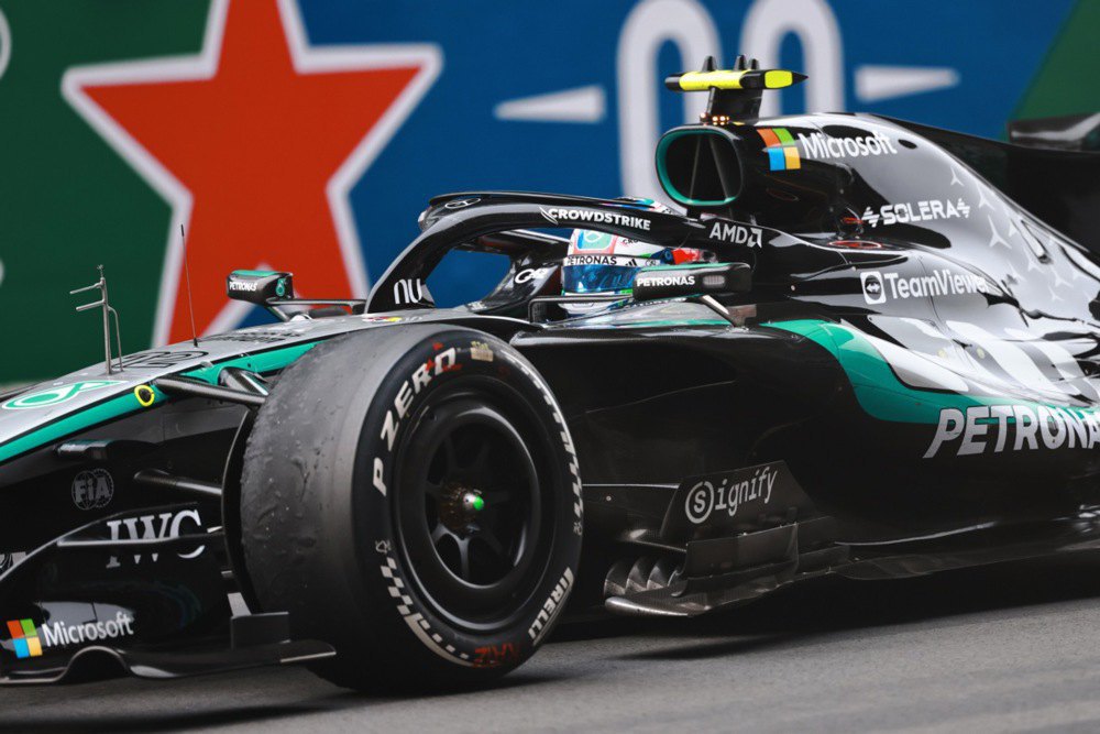 Кімі Антонеллі керує болідом