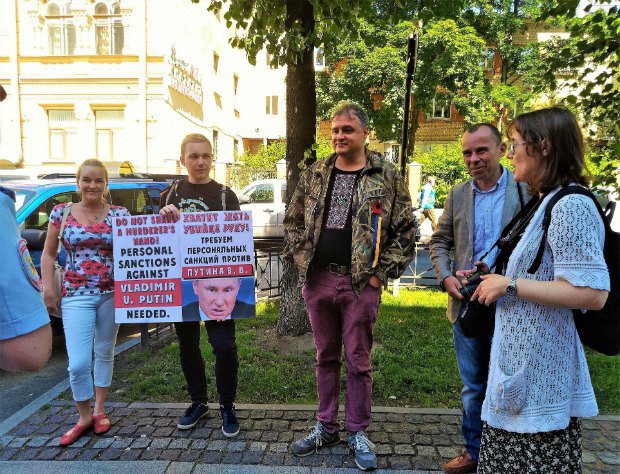 Пикет иностранных консульств в Санкт-Петербурге 