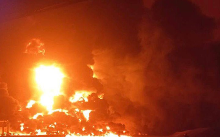 Ракетний удар по Полтавській області: рятувальники ліквідували пожежу на промисловому об'єкті