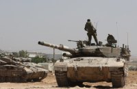 Смуга Гази: ООН призупинила роздачу їжі у Рафаху, Ізраїль вдарив по найбільшій лікарні на півночі