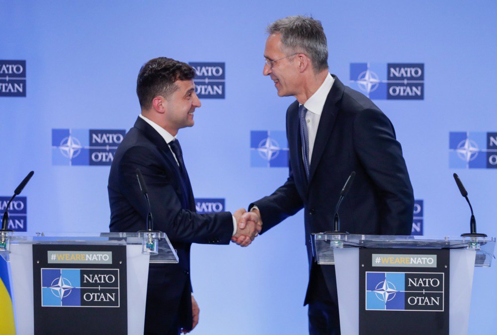 Президент України Володимир Зеленський і генеральний секретар НАТО Єнс Столтенберг після зустрічі в штаб-квартирі НАТО в Брюсселі, 4 червня 2019 року.