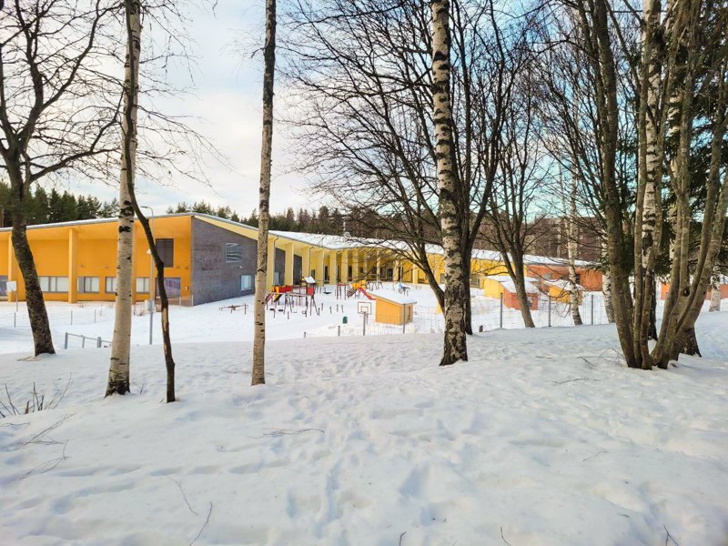 Школа, яку відвідує Ваня в місті Ювяскюля, Фінляндія