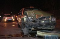 В Киеве водитель-нарушитель спровоцировал аварию и скрылся с места ДТП