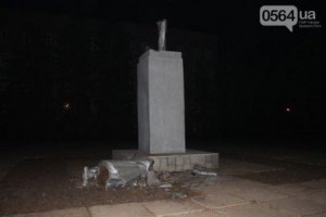 В Кривом Роге уничтожен третий за месяц памятник Ленину
