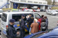 Чехія депортує групу українців, які нелегально працювали в інтернет-магазині