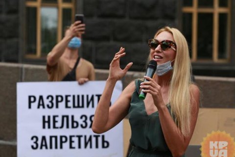 Полякова, Alyona Alyona та інші артисти влаштували мітинг під Кабміном