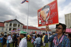 ​В Таиланде протестующие ворвались в штаб-квартиру армии
