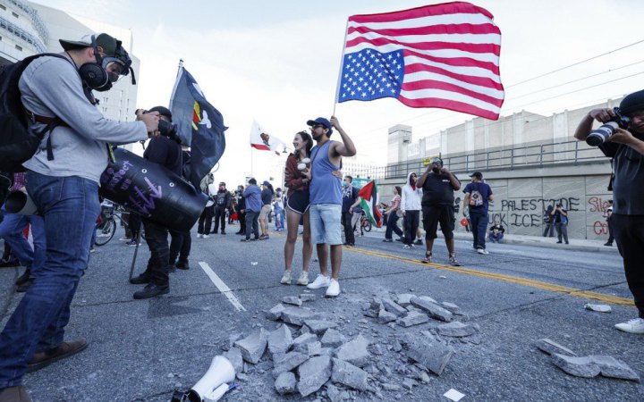 Головне за ніч та ранок понеділка, 30 березня: майже 150 боєзіткнень, атаки дронів на Росію, протести проти Трампа  