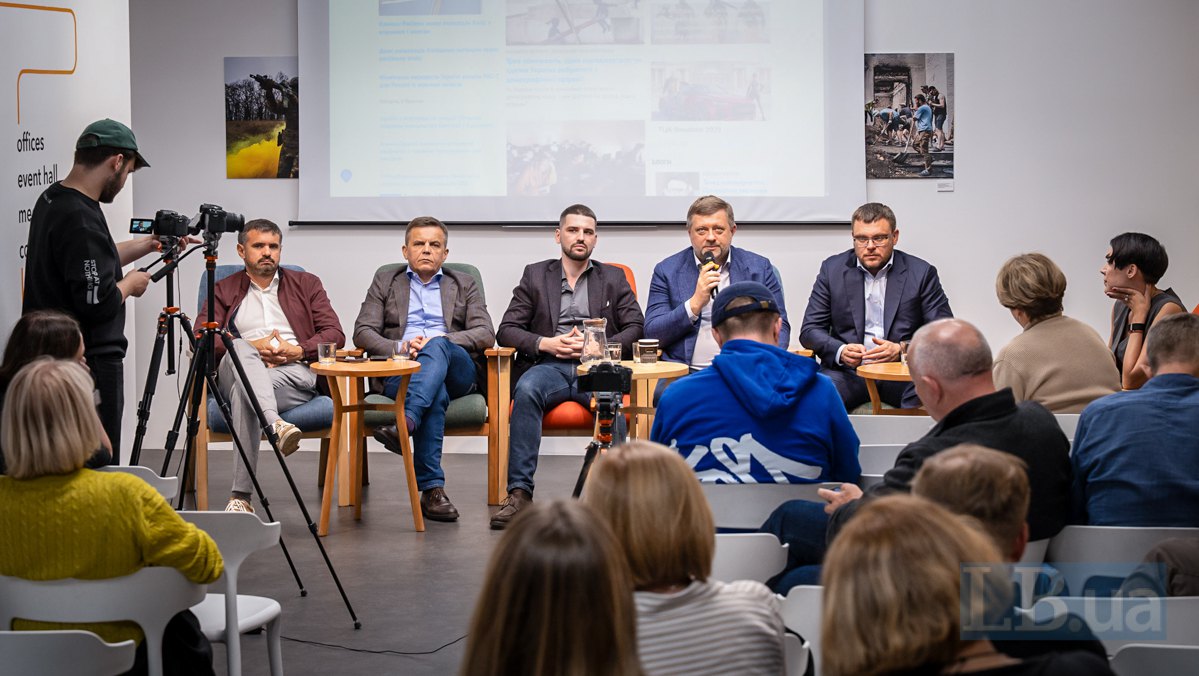 Ігор Ліскі, Сергій Сухомлин, Дмитро Козятинський, Олександр Корнієнко, Семен Кривонос і Соня Кошкіна
