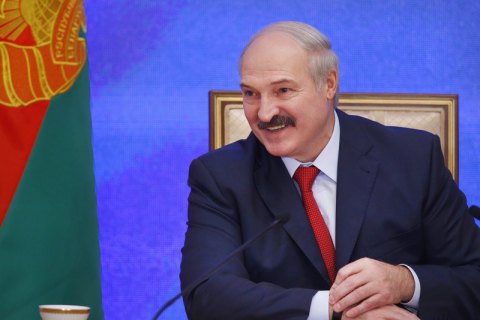 Лукашенко подарував на Новий рік Кучмі півня