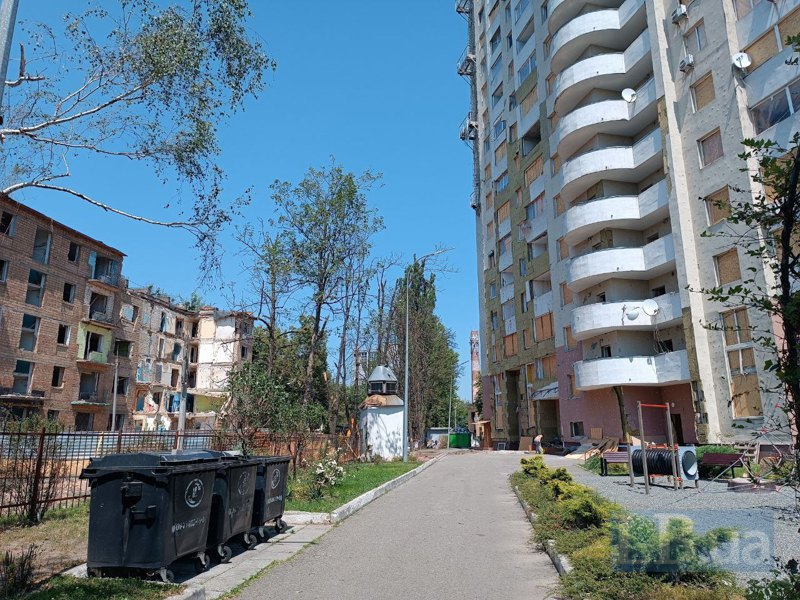 Будинок ОСББ Олексія і зруйнований будинок поряд