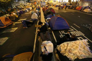 ​Власти Гонконга дали протестующим 48 часов, чтобы покинуть центральный район