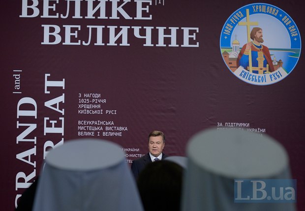 Кто знает - если бы не приезд Виктора Януковича в Арсенал, может быть, никакого скандала и не было бы