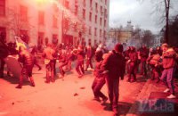 ​В интернет попало видео жестокого избиения "Беркутом" активистов возле АП 