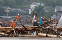 Жертвами наводнений в Японии стали уже 18 человек