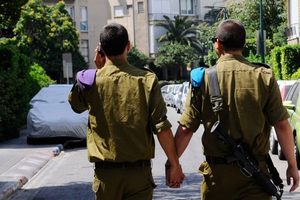 В Израиле разрекламировали солдат-геев