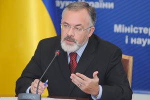 Табачник считает правильным говорить "на Украине"