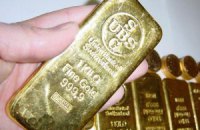 Золото в п'ятницю подорожчало на 900 гривень за унцію