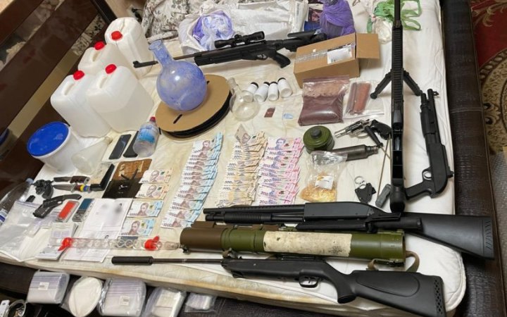 ​Затримали ділків, яких підозрюють у виробництві і збуті метамфетаміну по Україні