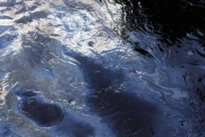 В Черном море произошел разлив нефти