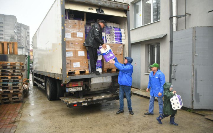 На Рівненщину доставили гуманітарну допомогу від виробника "байрактарів"