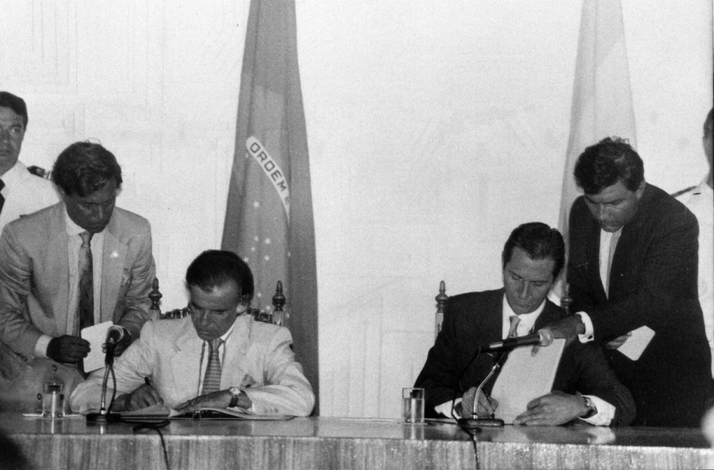 Момент підписання сторонами -  створення Бразильсько-Аргентинського агентства з обліку та контролю ядерних матеріалів (ABACC), 1991.