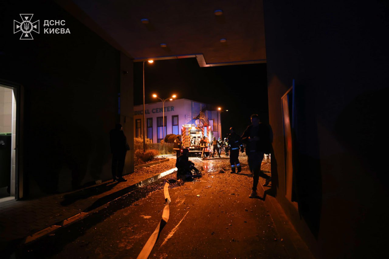 Наслідки російської атаки у Києві 