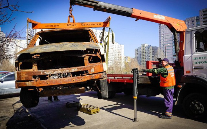 За минулий рік у Києві евакуювали 909 покинутих або згорілих машин