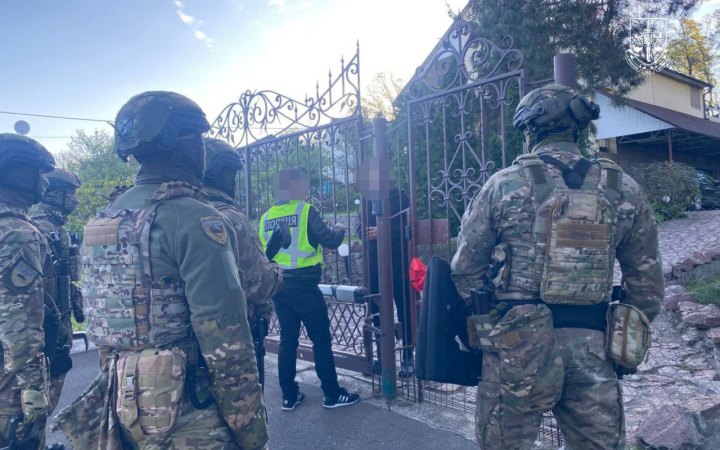 Правоохоронці затримали сутенерів, які працювали за схемою оголошень про роботу з високим доходом