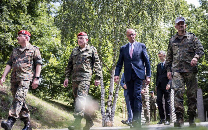 Німеччина проводить великі військові навчання на Рейні