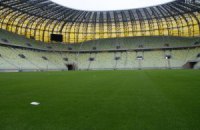 УЕФА требует перестелить газоны на польских аренах