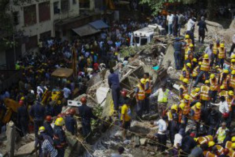 В Мумбаи обрушился дом: 9 погибших, около 20 человек - под завалами