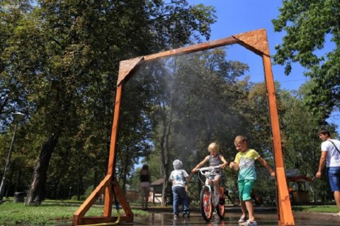 У київських парках встановили 19 "рамок-освіжувачів"