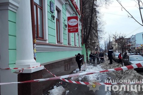 В центре Харькова упавшая с крыши ледяная глыба травмировала двух прохожих