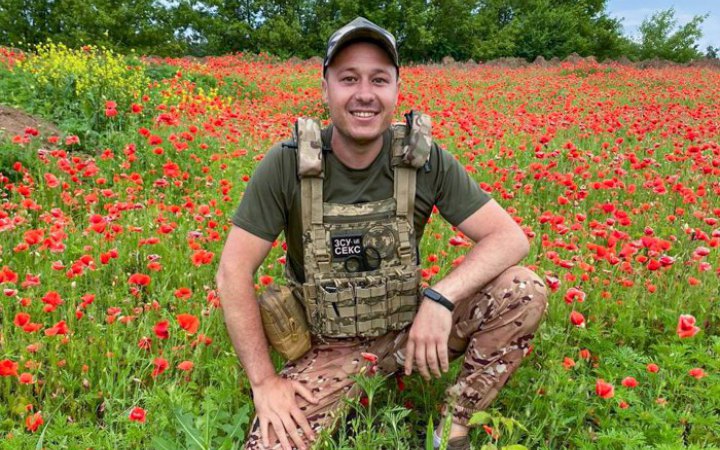 «Я прокидаюся зранку, п’ю каву і бачу, як дохне рос*янин. Що може бути краще?»: пілот ударних дронів Артем Гесман 