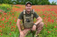 «Я прокидаюся зранку, п’ю каву і бачу, як дохне рос*янин. Що може бути краще?»: пілот ударних дронів Артем Гесман