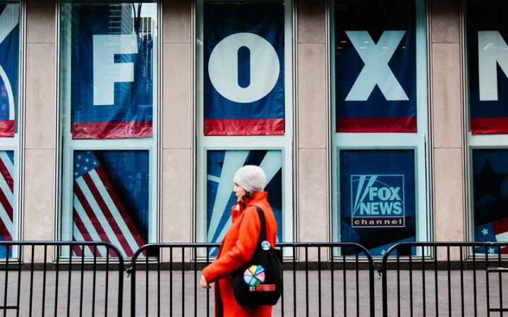 Проросійський ведучий Fox News Карлсон звільняється з каналу