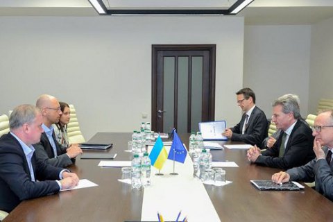 Щоб розвивати співпрацю з ЄС, необхідно забезпечити політичну єдність в Україні, - Яценюк